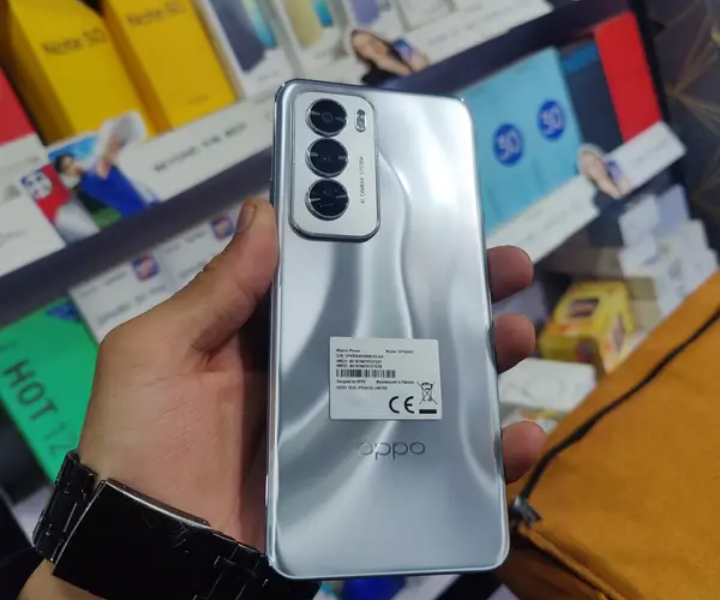 OPPO Reno 12